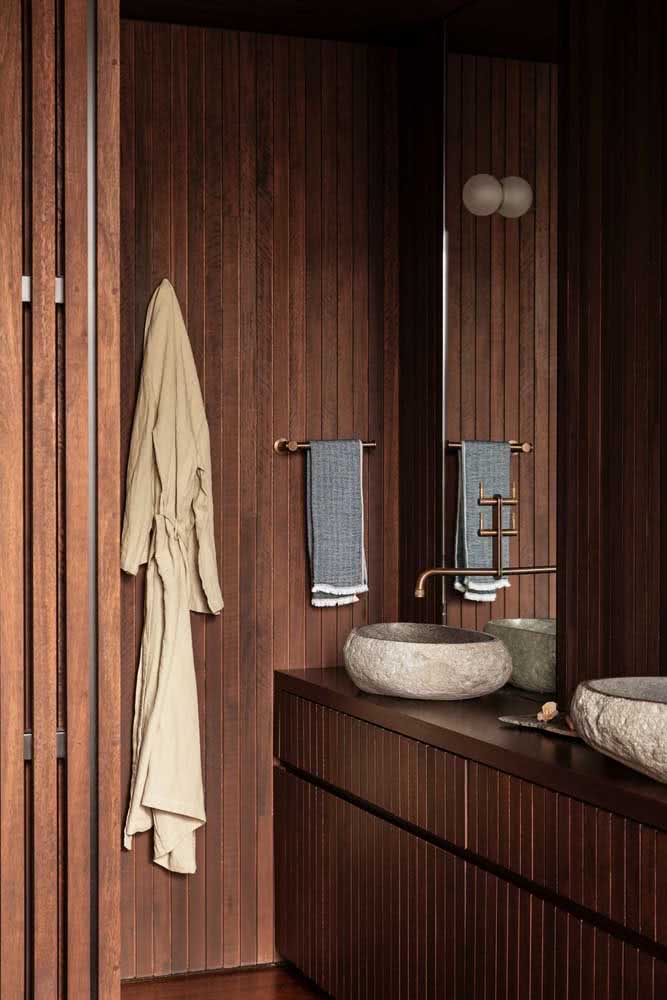  木制浴室：优点、缺点、技巧和灵感照片