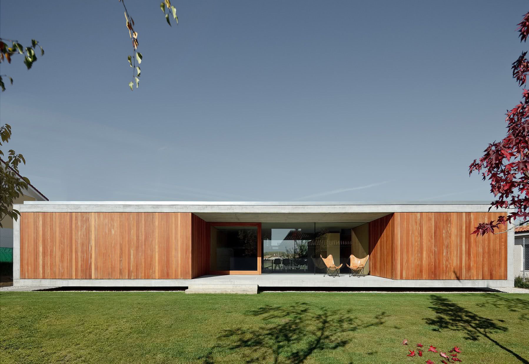  139 एकल मजली घरांचे दर्शनी भाग: प्रेरणा देण्यासाठी मॉडेल आणि फोटो