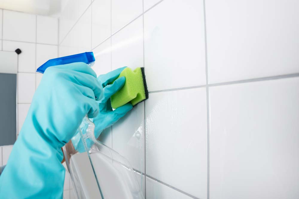  Kumaha ngabersihan ubin kamar mandi: 9 cara praktis sareng tip