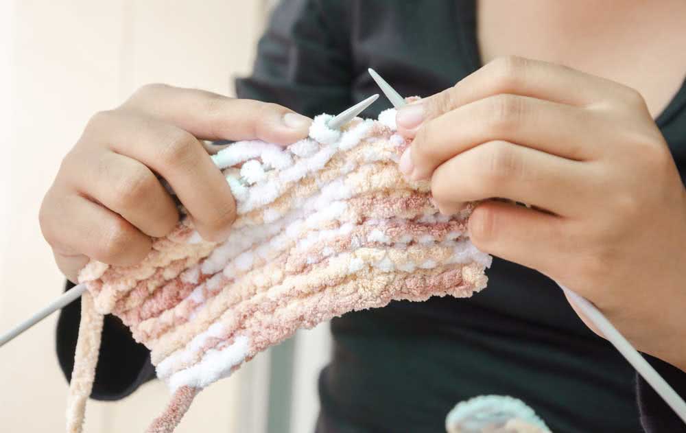  뜨개질 방법: 간단한 자습서를 보고 단계별로 자신만의 뜨개질을 하세요.