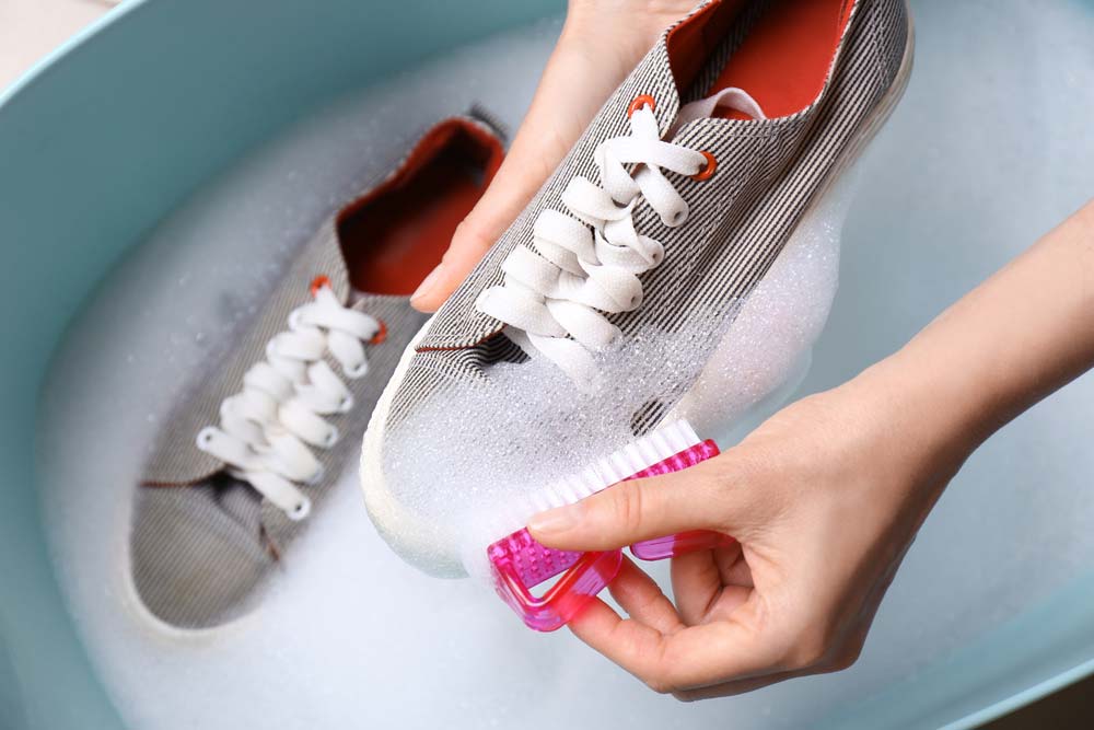  Πώς να βγάλετε την οσμή των ποδιών από τα αθλητικά παπούτσια: μάθετε πώς να την εξαλείψετε με πρακτικές συμβουλές