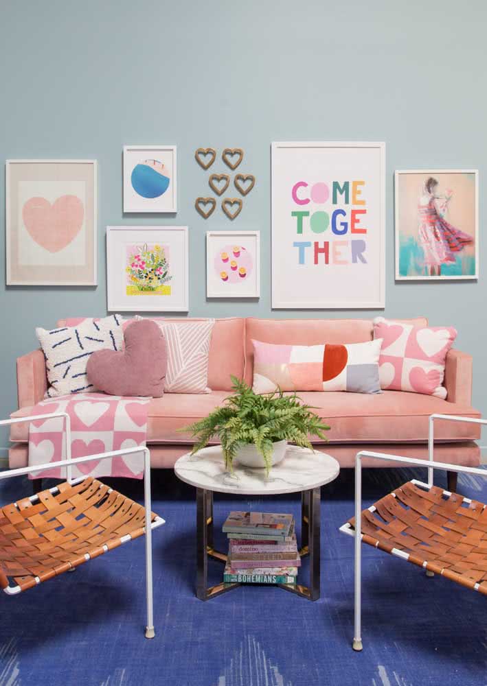  Vaaleanpunainen sohva: mallit, vinkit, miten koristella ja hämmästyttäviä kuvia
