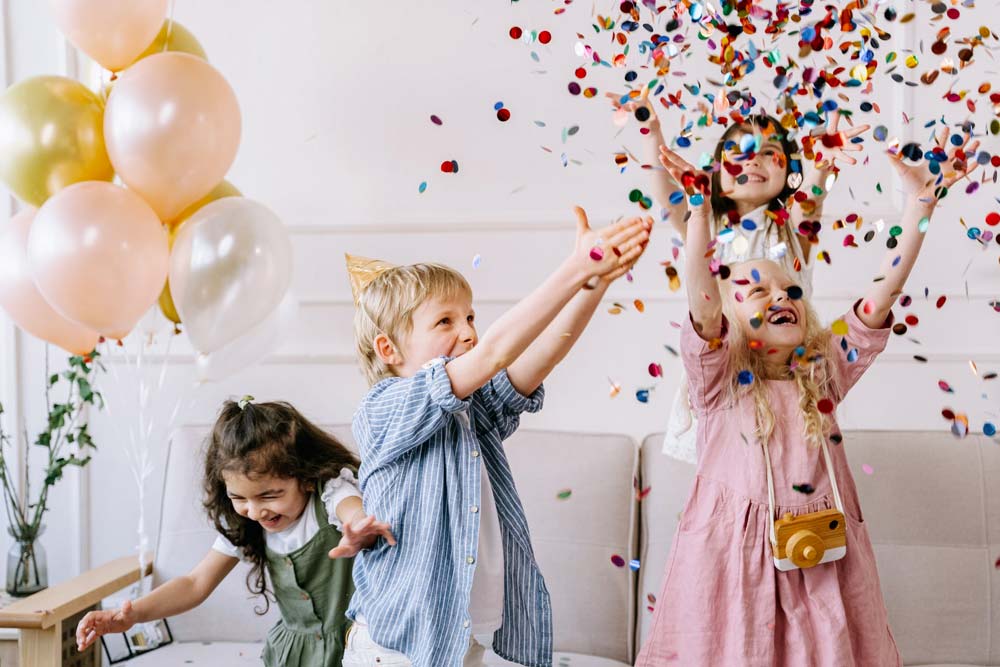  Jednostavna i jeftina dječja zabava: 82 jednostavne ideje za dekoraciju